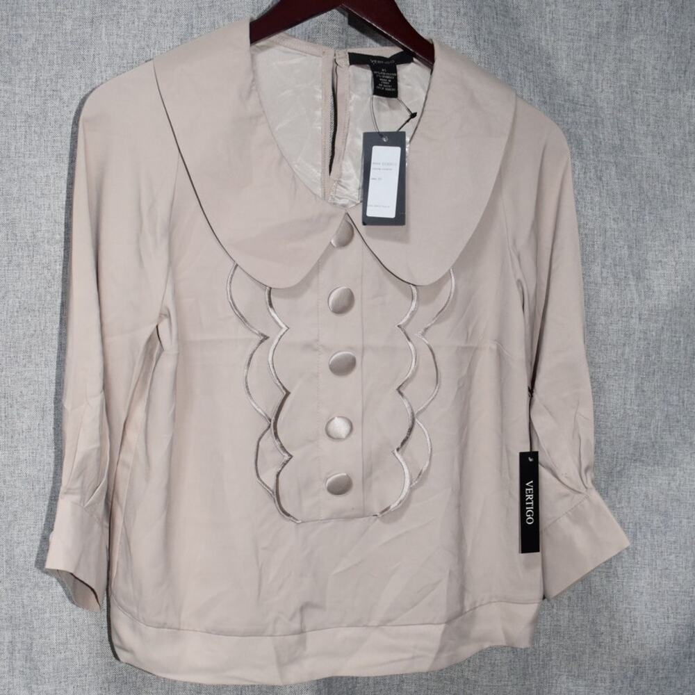 Vertigo Scalloped Button Blouse Beige Womens XS NWT